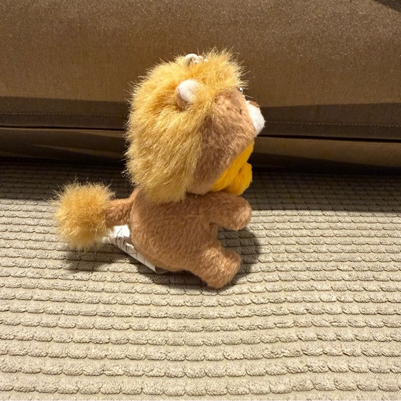 Winnie the Pooh disguised as a Lion! - Picture 3 of 5